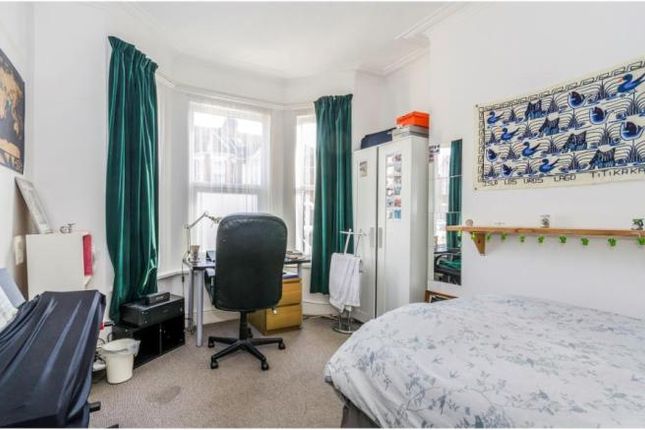 11 Thackeray Road, Portswood, Southampton photo 3