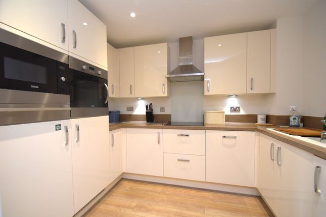 24 Eaves Court The Retreat, Princes Risborough photo 2