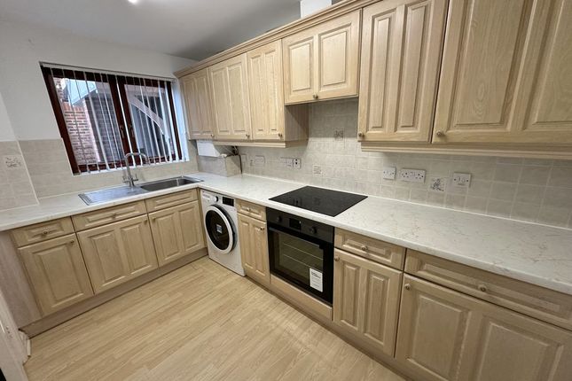 13, Weston Close, Potters Bar photo 2