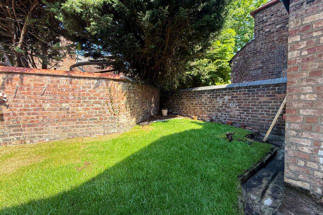 7 Menlove Avenue, Liverpool photo 3