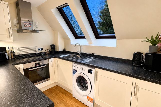 30, Spruce Close, Basildon photo 3