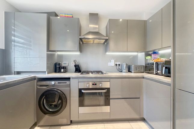 5, Somerset Close, Grays photo 3