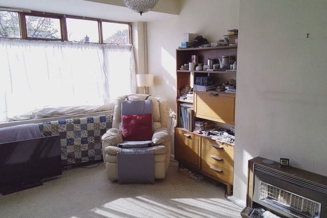 61 The Grove, Upminster photo 3