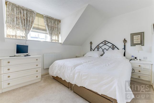Property for sale in Mahon Close, Enfield