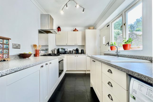 84, Drew Street, Brixham photo 4