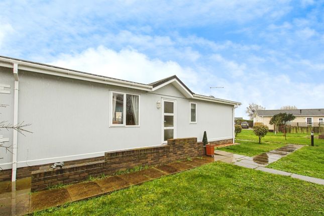Thumbnail Mobile/park home for sale in Cambridge Road, Stretham, Ely