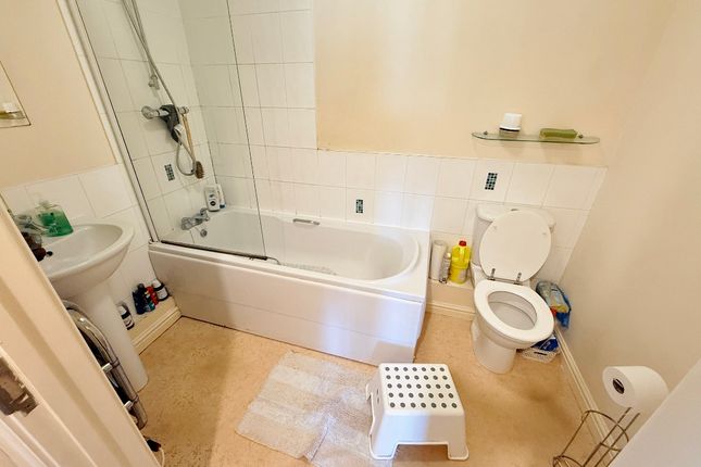 99 Clayton Drive, Abertawe photo 3