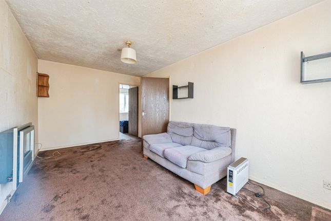 58, Croft Gardens, Huddersfield photo 4