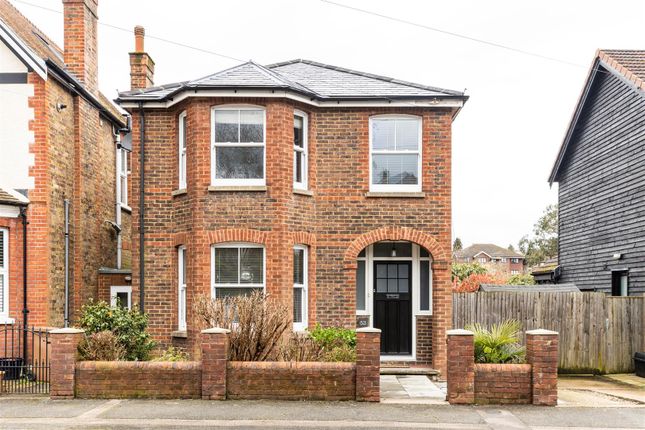 Thumbnail Detached house for sale in Lynwood Road, Redhill