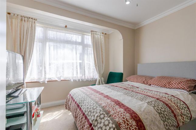 8, Chatsworth Gardens, Harrow photo 4