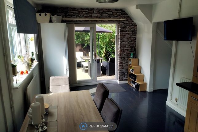 Thirsk Place, Newcastle-Under-Lyme photo 4
