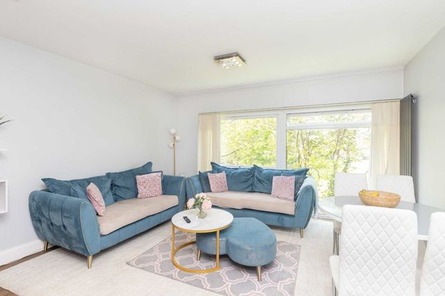 Flat for sale in Pinewood Grove, London