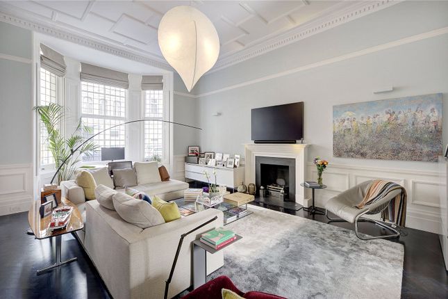 Thumbnail Flat for sale in Queen's Gate Place, London