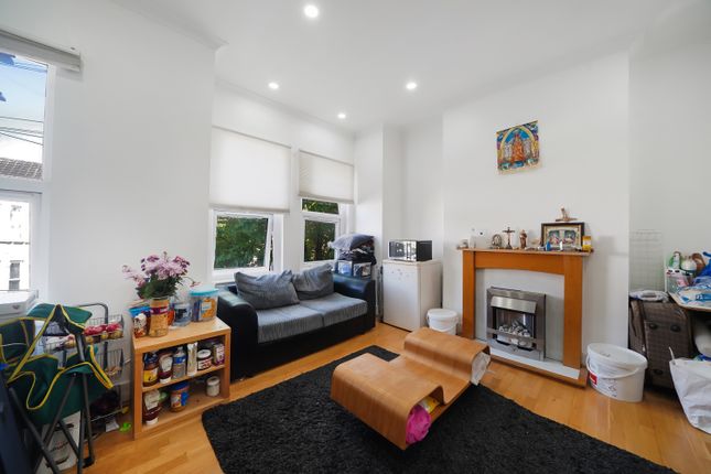5(b), Windsor Road, Willesden photo 2