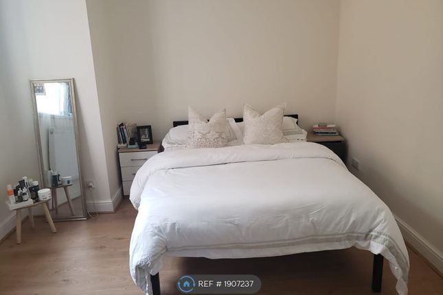 Flat, Lidgett Lane, Leeds photo 5