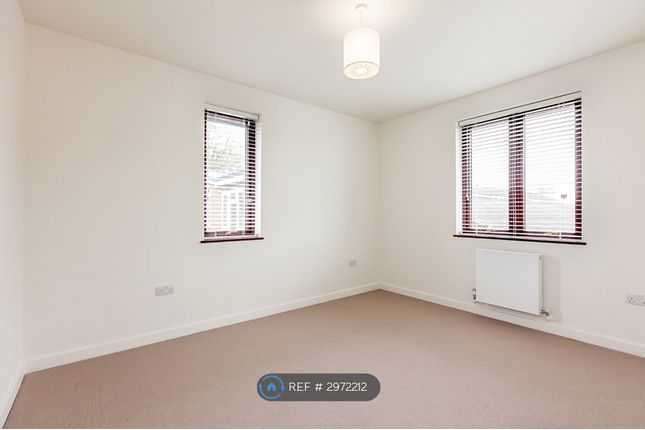 Flat, Beaumont House Hanworth Lane, Chertsey photo 4