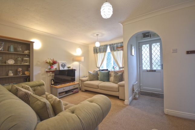 28, Lea Court, Surrey photo 3