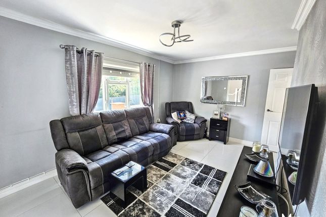 42, Greensway, Tredegar photo 4