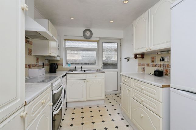 56, Hazelwood Avenue, Eastbourne photo 4