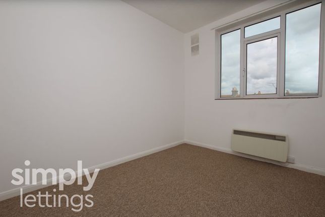 Flat to rent in Marie Court, New Broadway, Tarring Road, Worthing