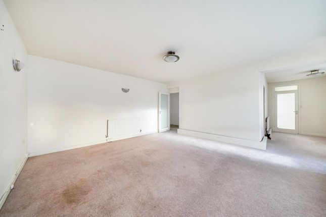 27 Dene Court, Dene Gardens, Stanmore photo 4
