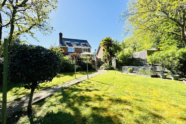 48, Beauclerk Green, Winchfield photo 2