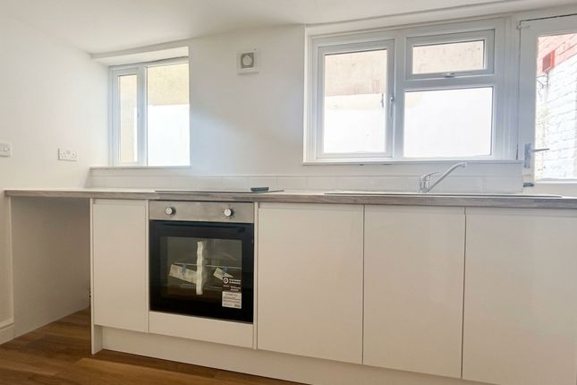 Flat 1, 145 Southgate Street, Gloucester photo 4