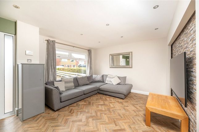 7, Wood Close, Leeds photo 4