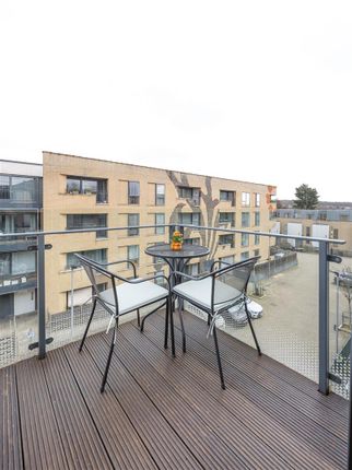 Flat for sale in Jacks Farm Way, Highams Park