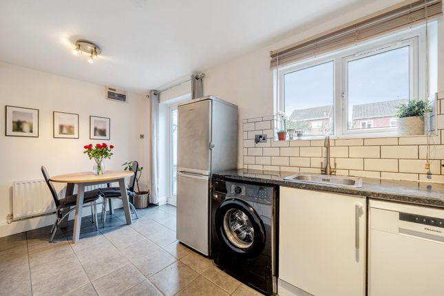 8 Chestnut Close, Pershore photo 3