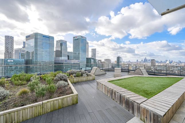 Thumbnail Flat for sale in Roosevelt Tower, Manhattan Plaza, Canary Wharf, London