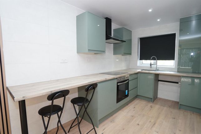 15, Welham Walk, Bradford photo 4