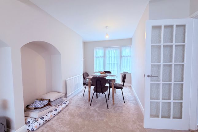 27, Uplands Road, LEICESTER photo 3
