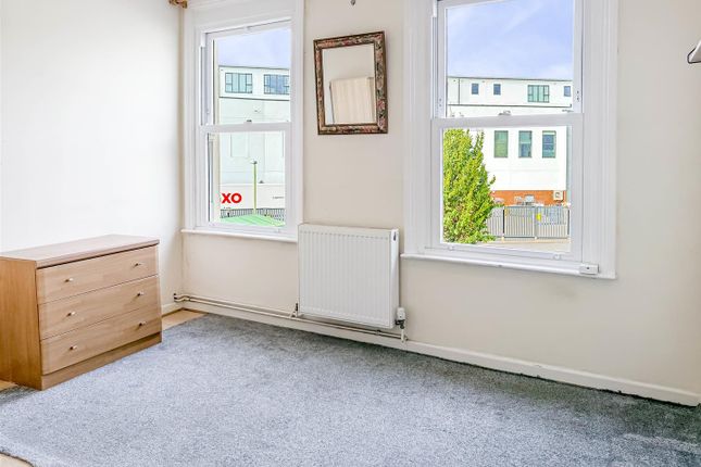 Flat 3, 15, Bennington Street, Gloucestershire photo 3