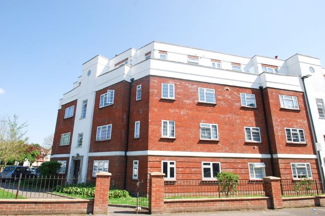 2 bed flat to rent in Hale Lane, London NW7