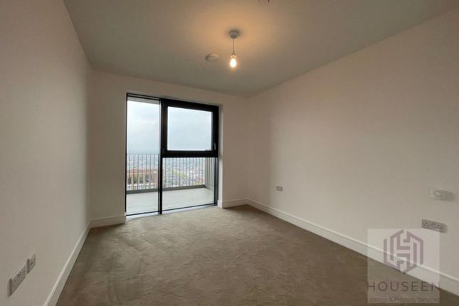 Flat to rent in Ash Avenue, London