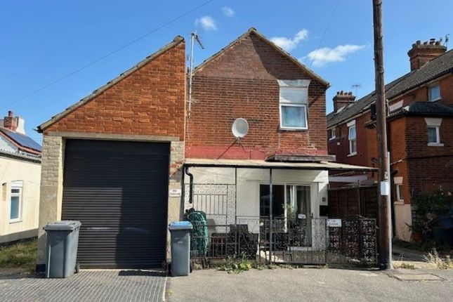2-bed house on 26 Beach Road West, Felixstowe, £150,000