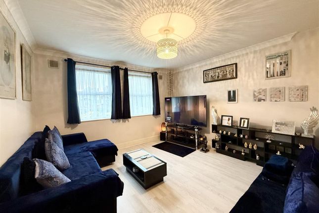 2, Tobermory Close, Slough photo 2