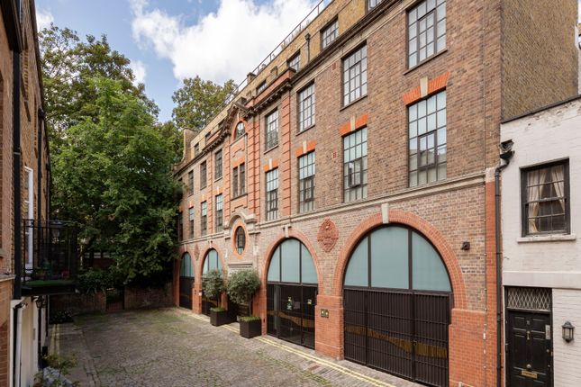 Flat for sale in Frederick Close, London