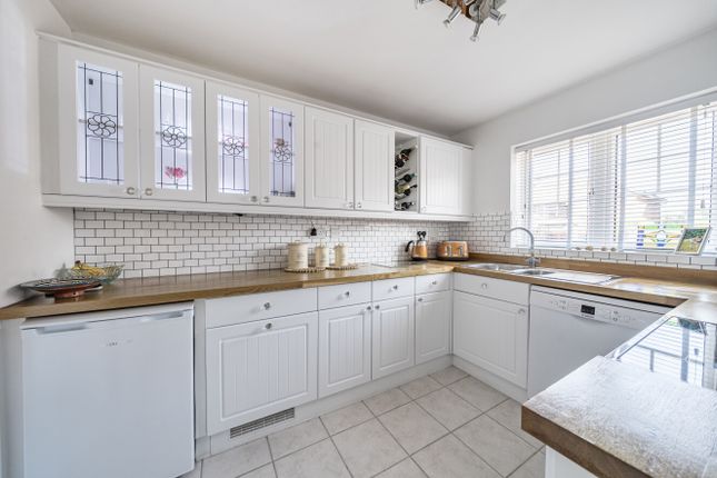 8, Inhams Road, Alton photo 5