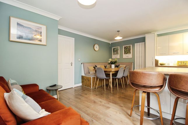9, Buttercup Way, Bradford photo 4