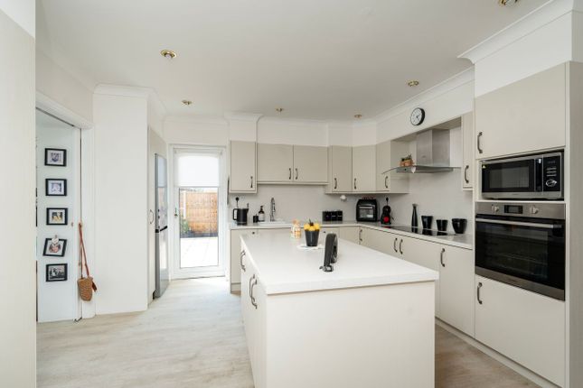 9, Fernleigh Way, Boston photo 4