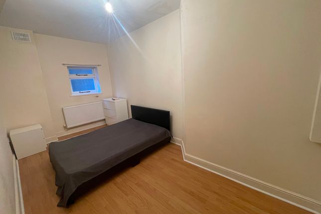 Flat to rent in Flat, George Street, Pontypool