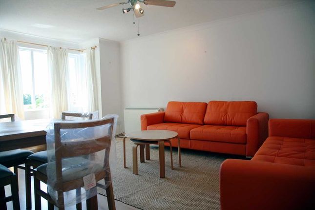 4, Winchester Close, Beckton photo 2