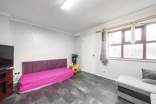 Flat for sale in Middlesex Road, Mitcham