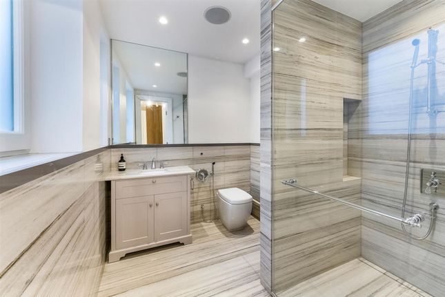 Knightsbridge Luxury  Flat 30, Wellington Court (32).Jpg