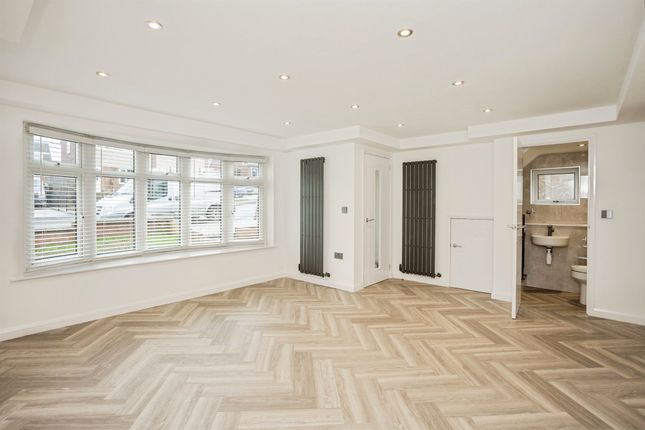 16, Waltham Rise, MELTON MOWBRAY photo 2