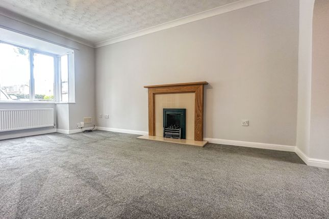 19, Sycamore Close, Lincoln photo 2