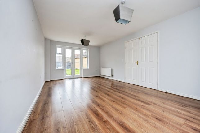 7, Gala Close, Bedfordshire photo 3