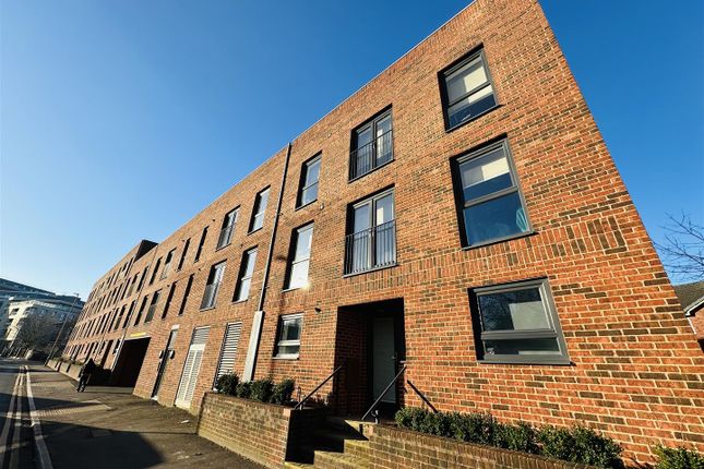 Thumbnail Flat for sale in Ralli Courts, New Bailey Street, Salford